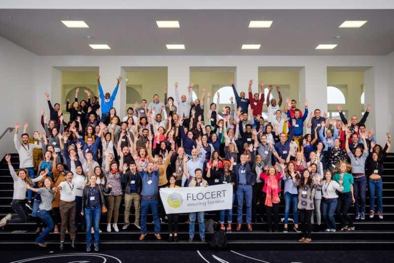 Fröhliche FLOCERT-Teammitglieder auf der Weltkonferenz